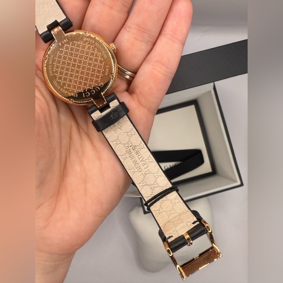 GUCCI DIAMANTISSIMA LEATHER WATCH WITH ROSE GOLD 32 MM - Picture 12 of 13